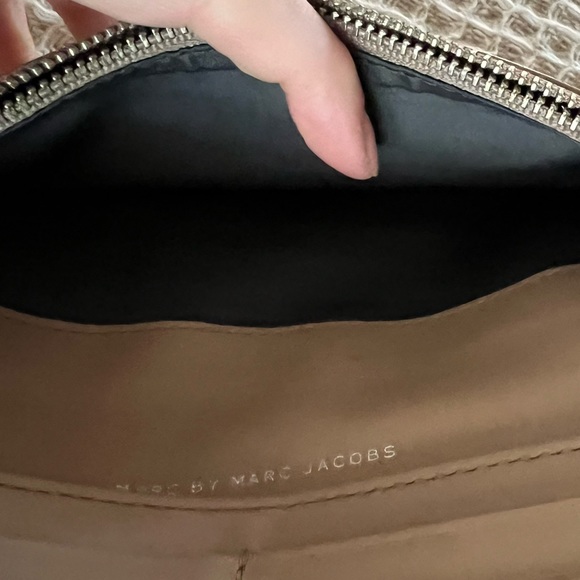 Marc by Marc Jacobs 100% Leather Tan wallet $40 - Picture 13 of 14